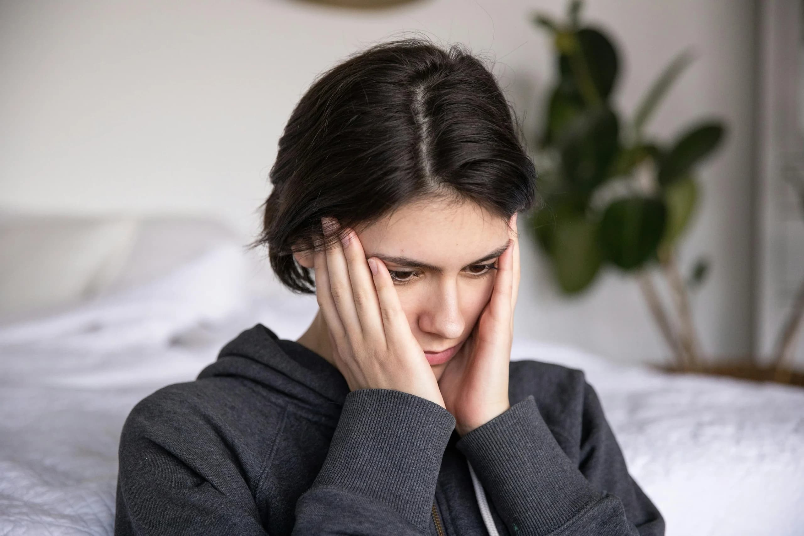 Wie man herausfindet, ob jemand auf Dating-Apps ist: 5 einfache Methoden, die tatsächlich funktionieren