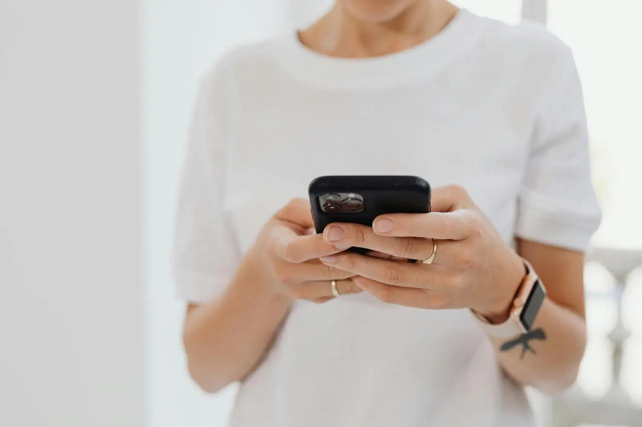 Ist es illegal, das Handy Ihres Ehepartners zu durchsuchen? Die Wahrheit, die Sie wissen müssen