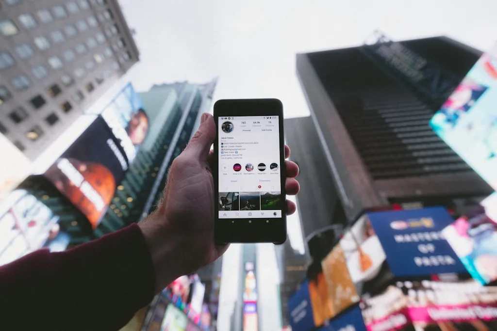Dating-Profil-Suche: So suchen Sie nach jemandem in Dating-Apps (und was Sie erwarten können)