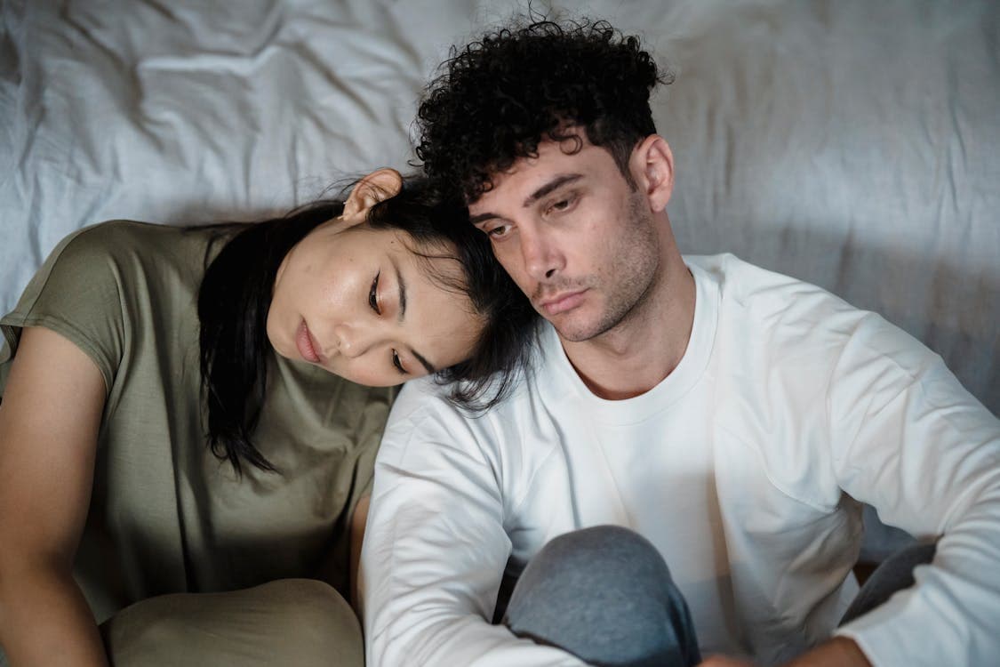 Schummelt meine Freundin? Anzeichen, Tests und was zu tun ist