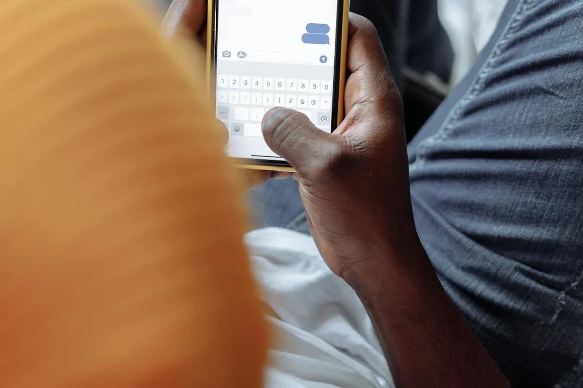 Aplicaciones de citas ocultas: Cómo los tramposos disfrazan aplicaciones en iPhone y Android (Guía 2026)